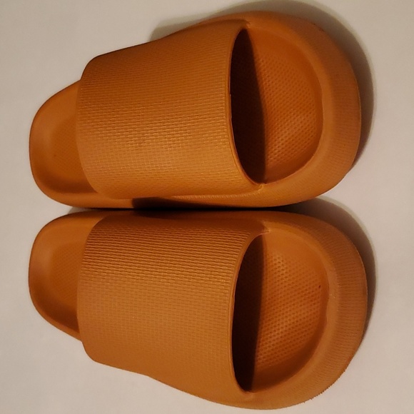 Cozi slides womens size 9. Super comfort, lightweight and waterproof. Tangerine. - Picture 2 of 5